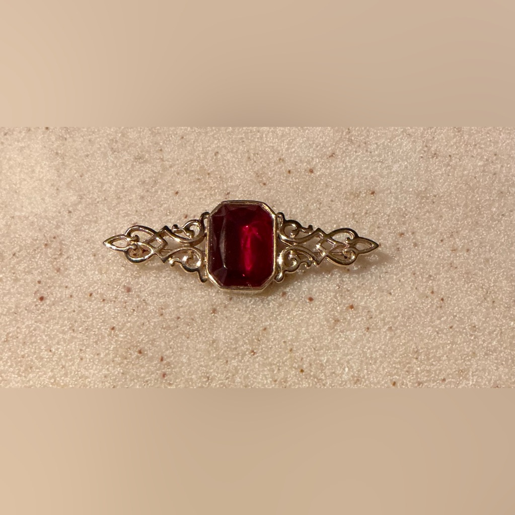 Red And Gold Brooch With Intricate Filigree Design 10$